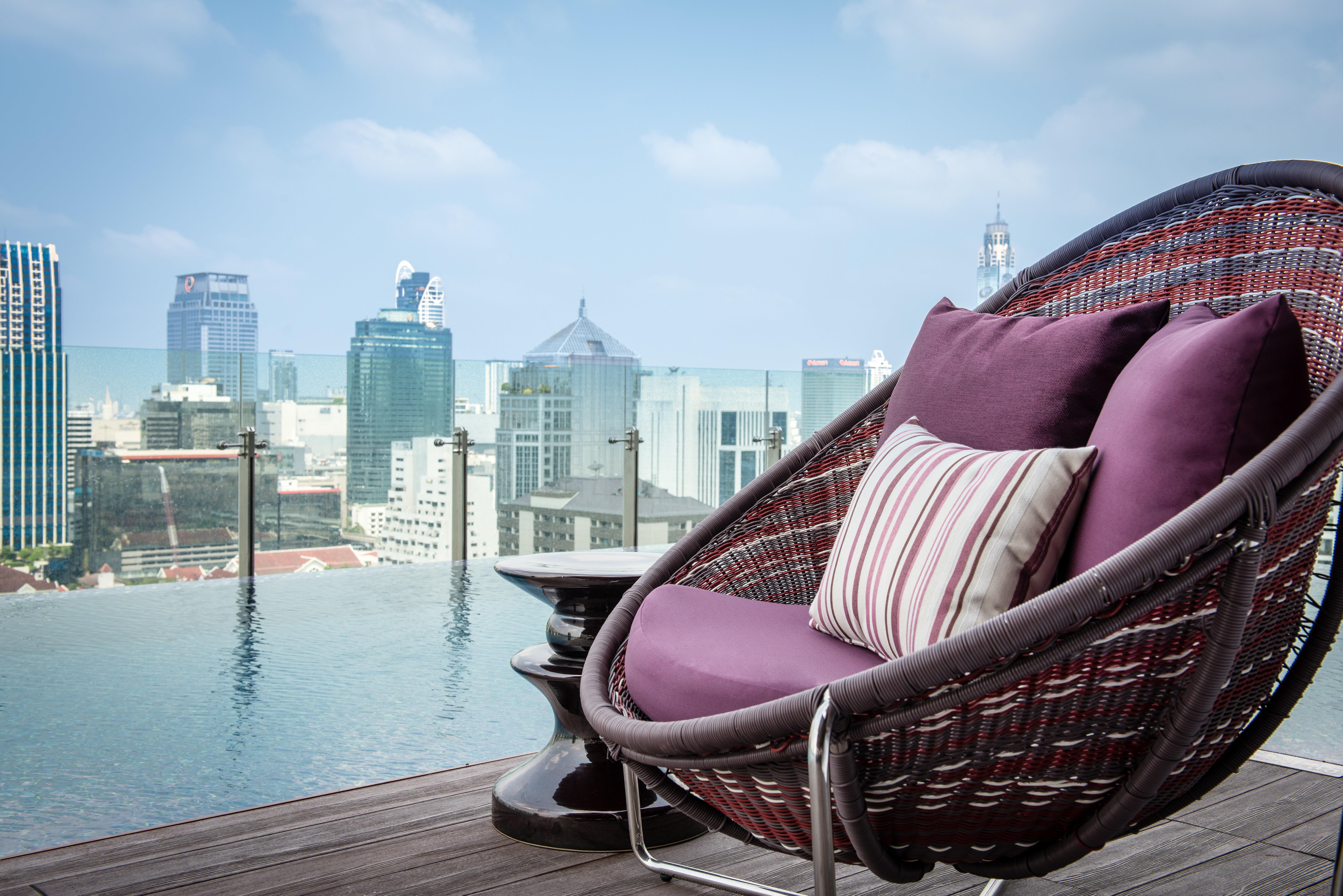 Hotel Indigo Bangkok Wireless Road By Ihg Zewnętrze zdjęcie View from the rooftop pool