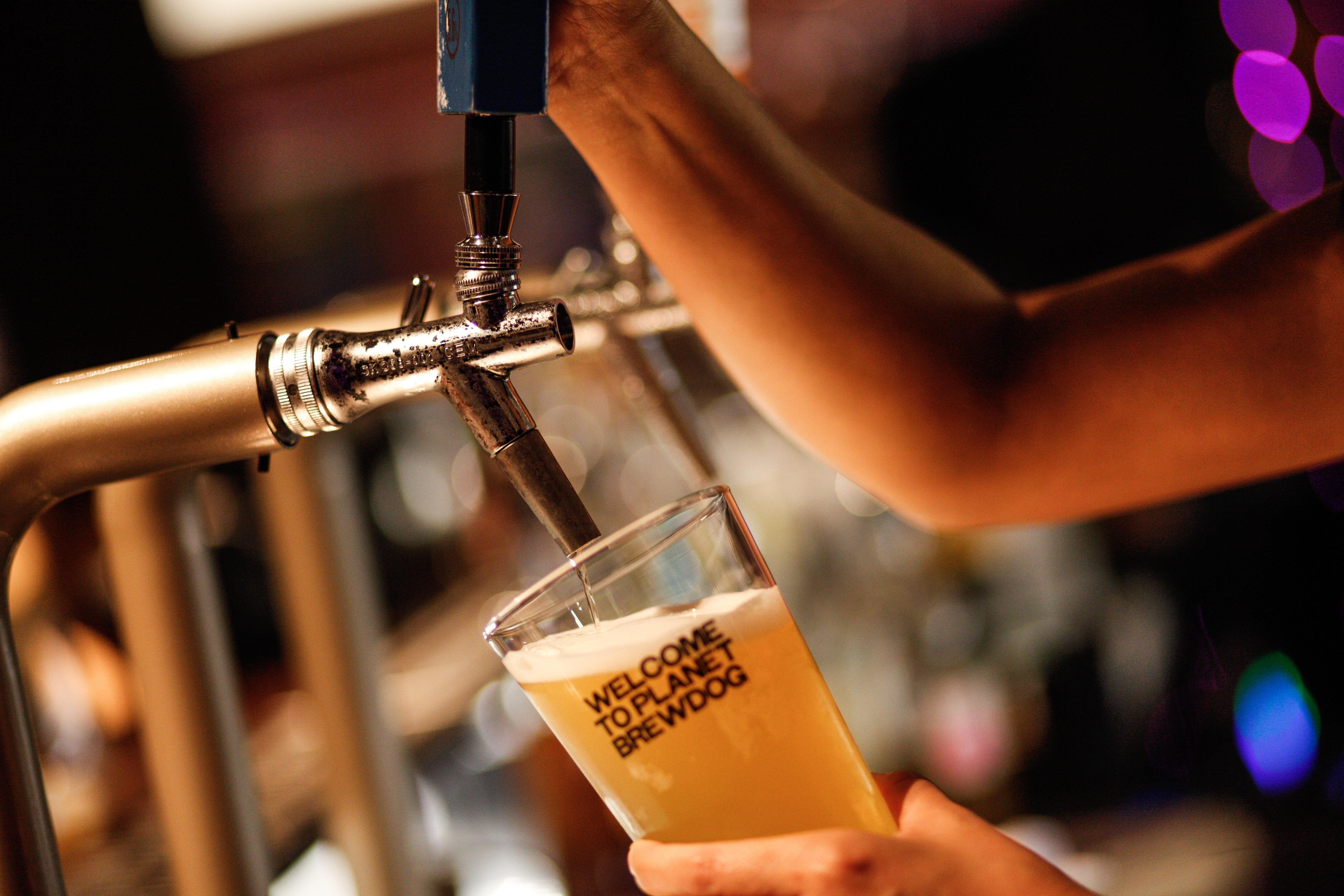 Hotel Indigo Bangkok Wireless Road By Ihg Zewnętrze zdjęcie A beer tap in action