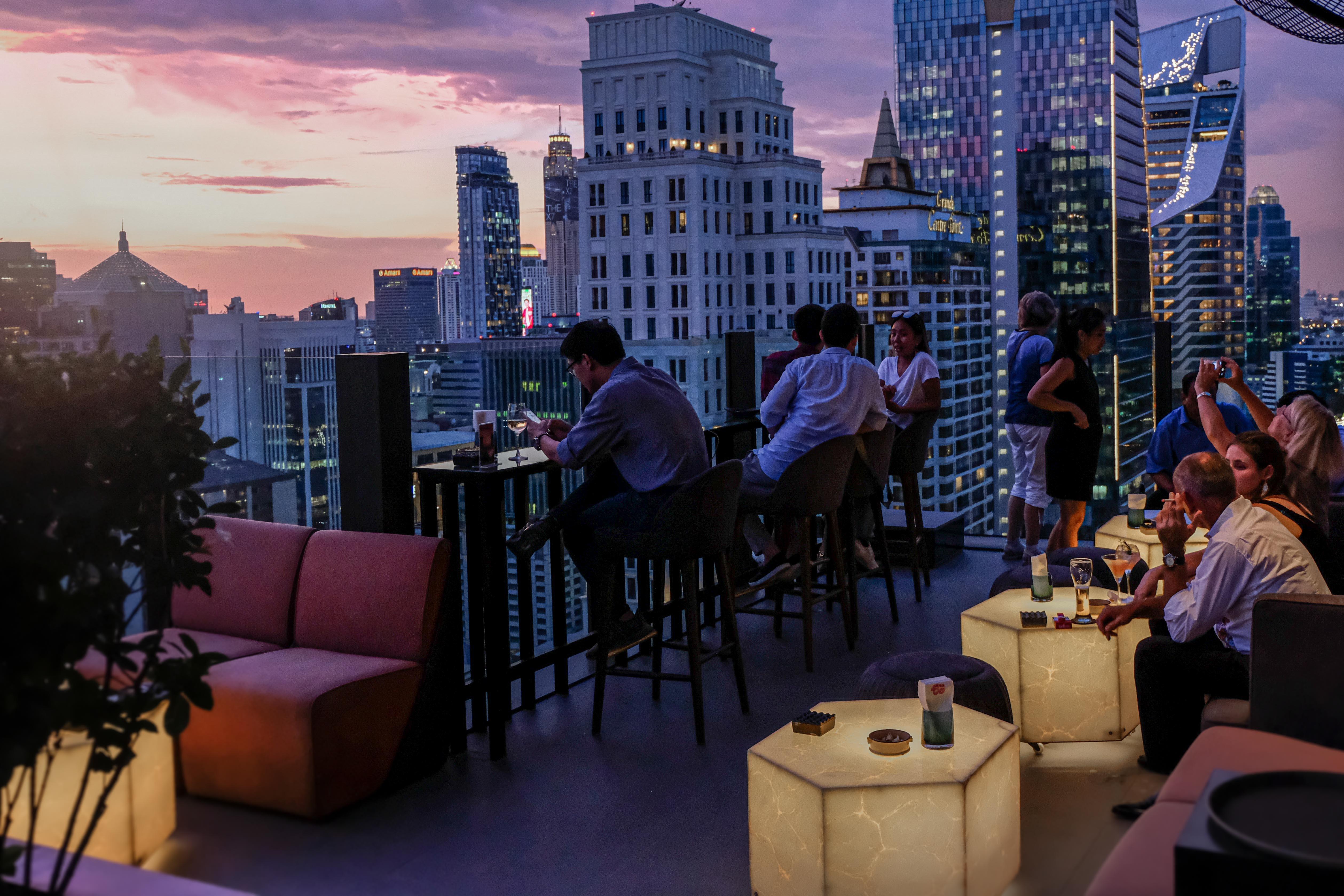 Hotel Indigo Bangkok Wireless Road By Ihg Zewnętrze zdjęcie The 137 Pillars Hotel Rooftop Bar