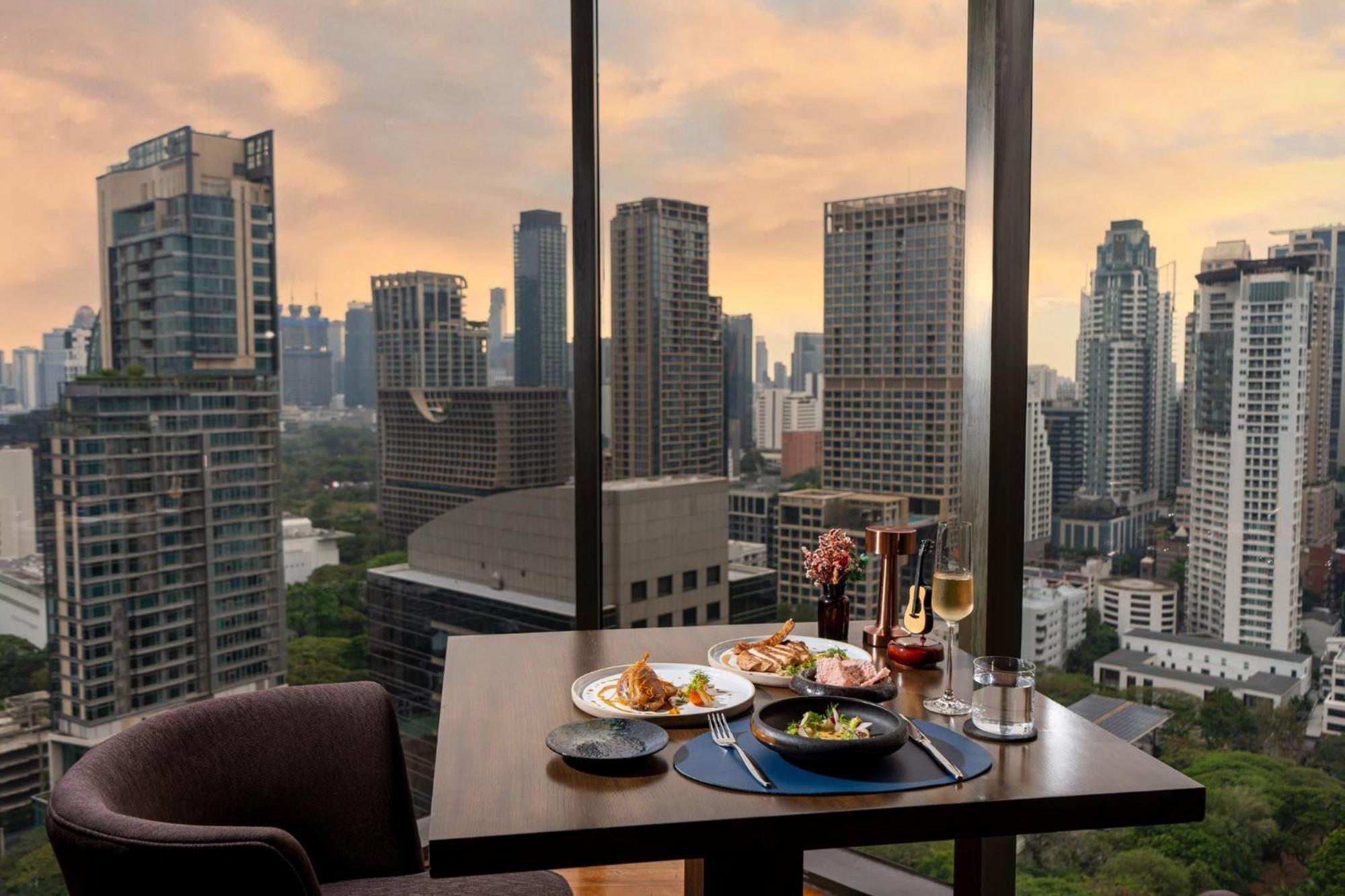 Hotel Indigo Bangkok Wireless Road By Ihg Zewnętrze zdjęcie View from the restaurant